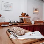 Vibes - Your Alpine Homebase Sölden