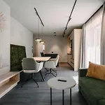 Vibes - Your Alpine Homebase Pensjonat 4*