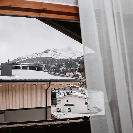 Vibes Soelden - Your Alpine Homebase Solden