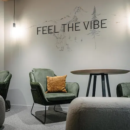 Vibes - Your Alpine Homebase בית הארחה 4*